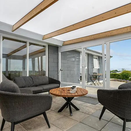 Dom wakacyjny 2 Bedroom Lovely In