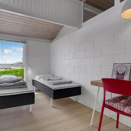 Dom wakacyjny 2 Bedroom Lovely In