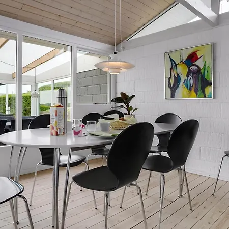 Dom wakacyjny 2 Bedroom Lovely In Hejls