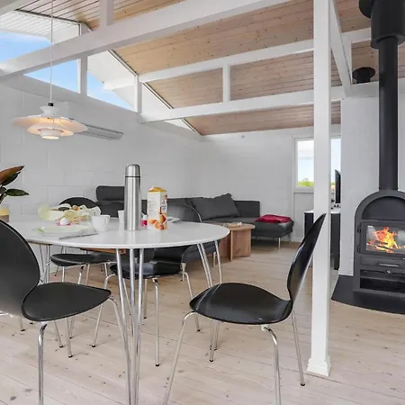 2 Bedroom Lovely In Dom wakacyjny *